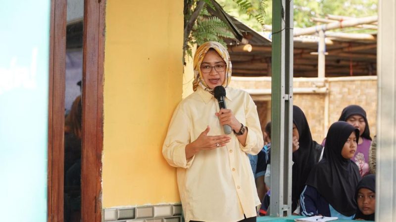 Airin Rachmi Diany bertemu dengan sejumlah Nelayan di wilayah Pakuhaji, Kabupaten Tangerang, pada Selasa (15/8/2023).