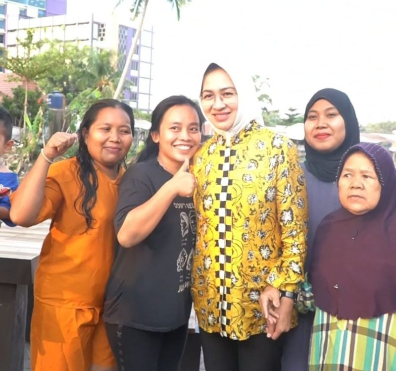 Airin Rachmi Diany mengunjungi objek wisata Situ Kelapa Dua, di Kecamatan Kelapa Dua, Kabupaten Tangerang, Sabtu (16/9/2023).