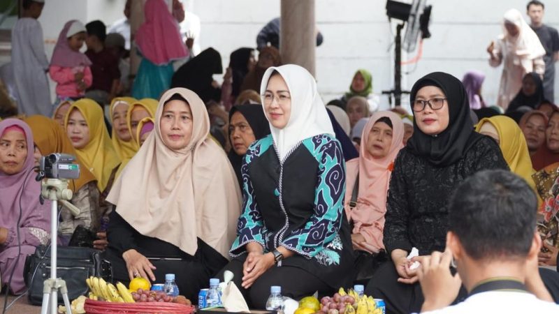 Airin saat hadir dalam acara Maulid Nabi Muhammad SAW di wilayah Pamulang, Kota Tangerang Selatan, Minggu (5/11/2023).