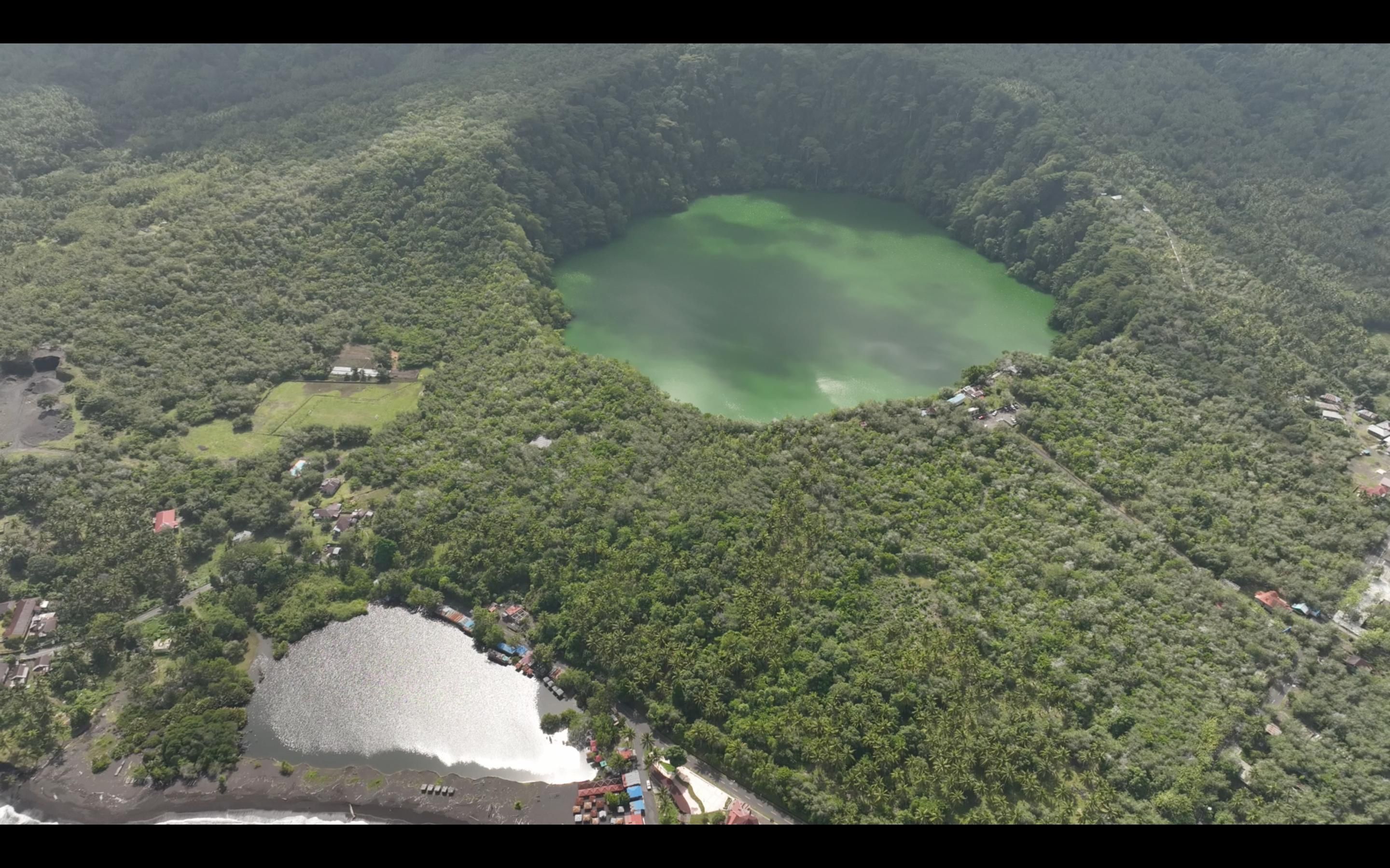Pemandangan Danau Tolire Besar Dan Kecil Dari Tampak Udara