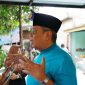 Calon Wali Kota Tangerang Selatan (Tangsel), Benyamin Davnie saat mengunjungi warga Kampung Serua Indah, Ciputat, pada Rabu (24/10/2024).