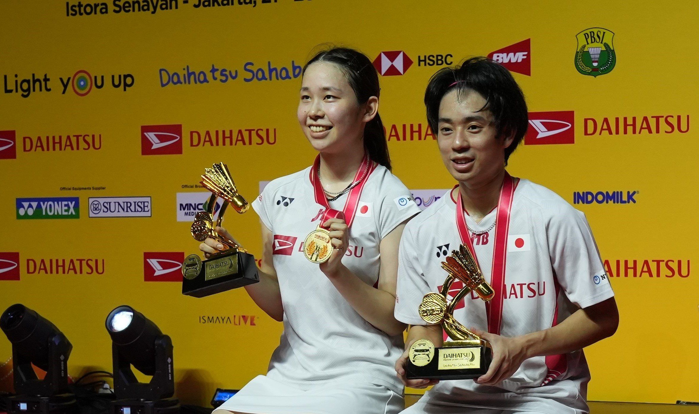 Pemenang Kategori Ganda Campuran Daihatsu Indonesia Masters 2025, Hiroki Midorikawa Dan Natsu Saito Dari Jepang