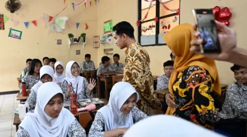 Tinjau Program Makan Bergizi Gratis di Bekasi, Wapres Tekankan Pentingnya Pemanfaatan Bahan Pangan Lokal