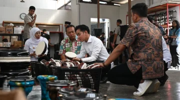 Tinjau Sentra Kerajinan Kendang Di Blitar, Wapres Tekankan UMKM Harus Jaga Kualitas Produk