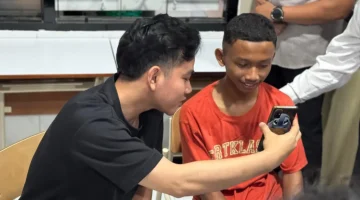 Datang Malam-Malam, Wapres Temani Siswa Sekolah Rakyat Yang Rindu Orang Tua