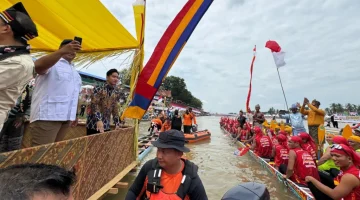 Hadiri Festival Pacu Jalur 2025, Wapres Minta Warisan Budaya dan Wajah Ekonomi Kreatif Riau Terus Dijaga