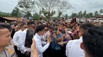 Tinjau Desa Tangkura Pascagempa, Wapres Tegaskan Anak-Anak Harus Tetap Sekolah