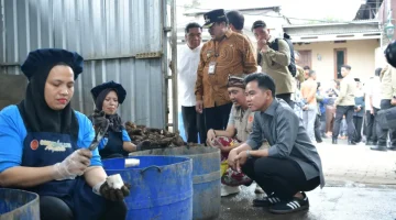 Dialog dengan Pelaku UMKM Kampung Singkong, Wapres Apresiasi Proses Produksi yang Inovatif dan Higienis