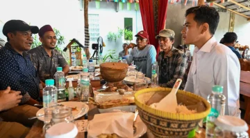 Santap Siang Bersama Nelayan di Kampoeng Koneng, Wapres Serap Aspirasi Warga Pesisir