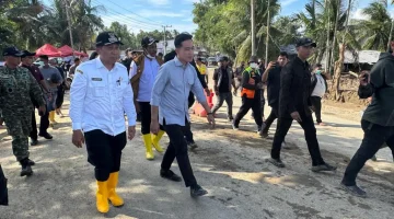 Sapa Pengungsi di Pidie Jaya, Wapres Berikan Motivasi dan Pastikan Bantuan Terpenuhi