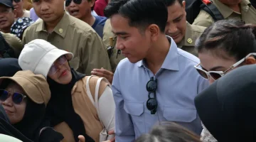 Tiba di IKN, Wapres Gibran Sapa Warga yang Berlibur di Kawasan Inti Pusat Pemerintahan