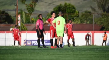 Perkuat Pembinaan Generasi Muda Papua Pegunungan, Wapres Bermain Sepak Bola Bersama Anak-anak SSB di Wamena